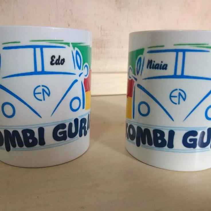 Canecas personalizadas Kombi Guria, com os nomes Edo e Niaia