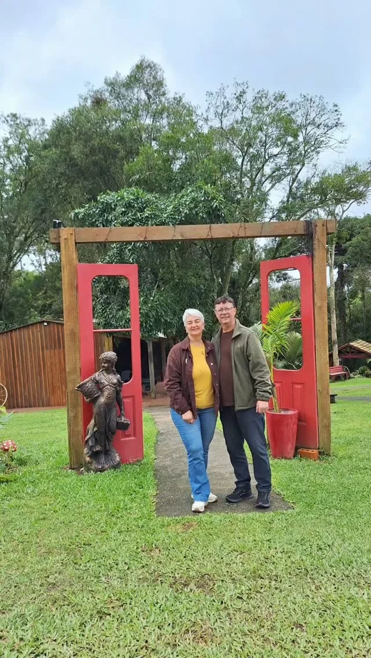 Eduardo e Niaia, o casal por trás da Kombi Guria