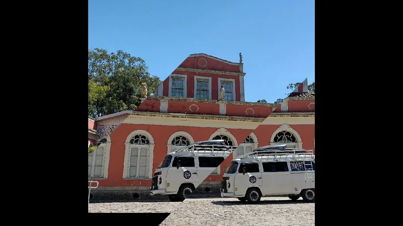 As Kombis em frente ao Museu da Baronesa, em Pelotas