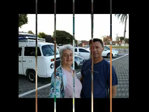 Eduardo e Niaia com a Kombi na Praia do Laranjal